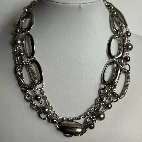 Premier Designs Silver Layered Necklace - Picture 10 of 11